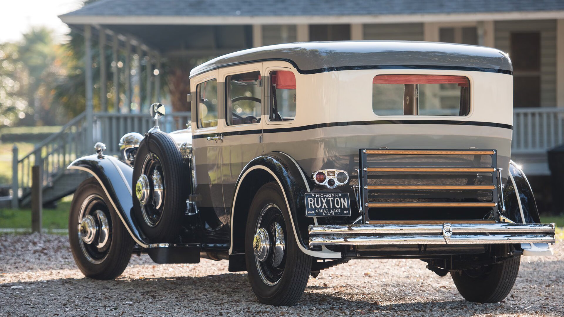 拜仁锋线新星持续发光，成为欧洲最具潜力的年轻球员，拜仁横扫欧洲